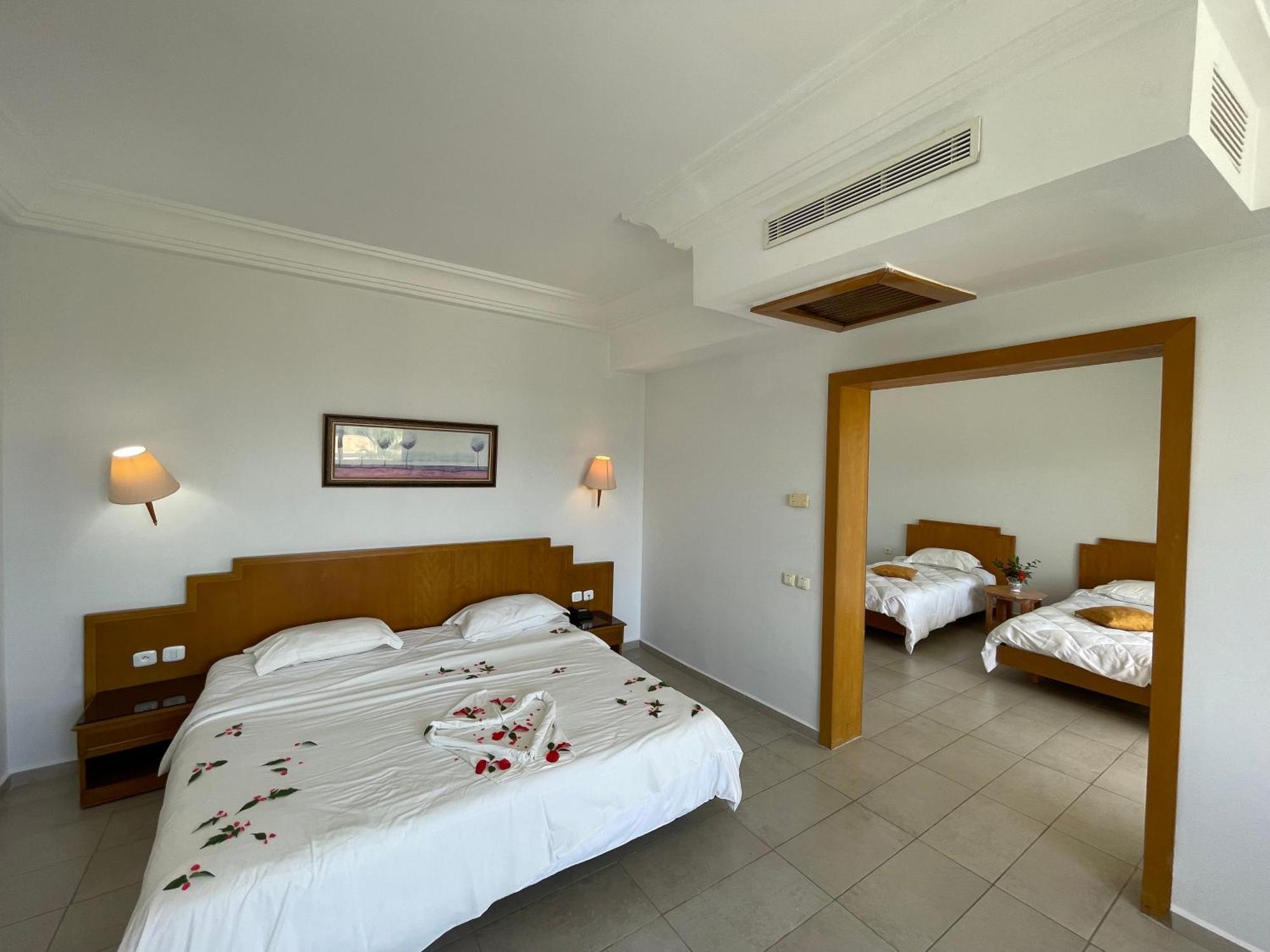 Marina Palace Yasmine Стая снимка